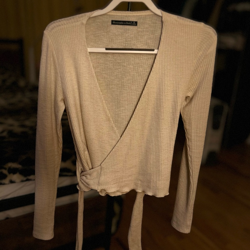 Soft and cozy long sleeve. Size S.